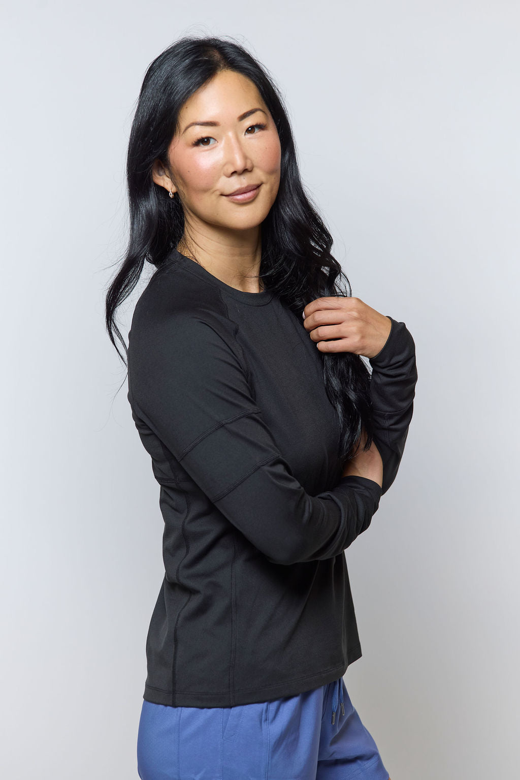 Black Foudy 2.0 long-sleeve top, three-quarter view with one arm bent across the front